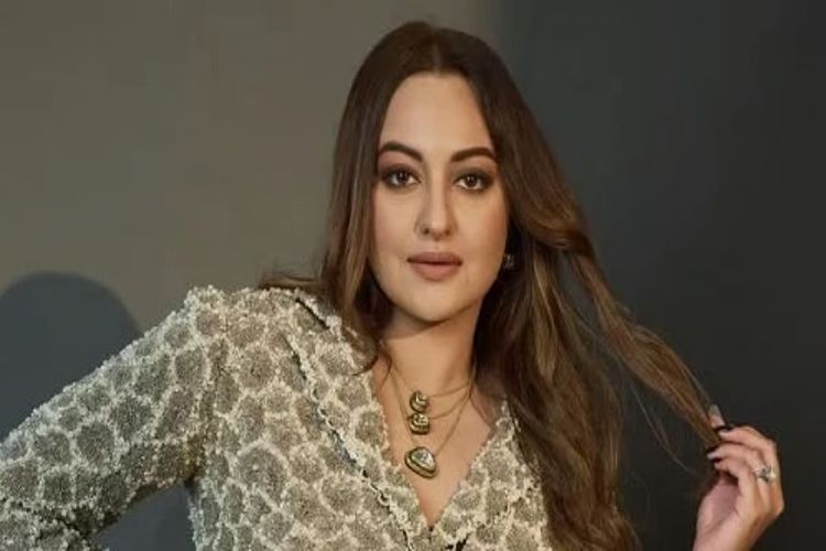 Telugu cinema is more disciplined: Sonakshi Sinha