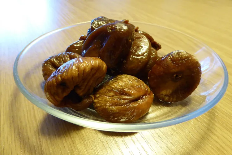 What will happen if you eat soaked figs every day for a month?