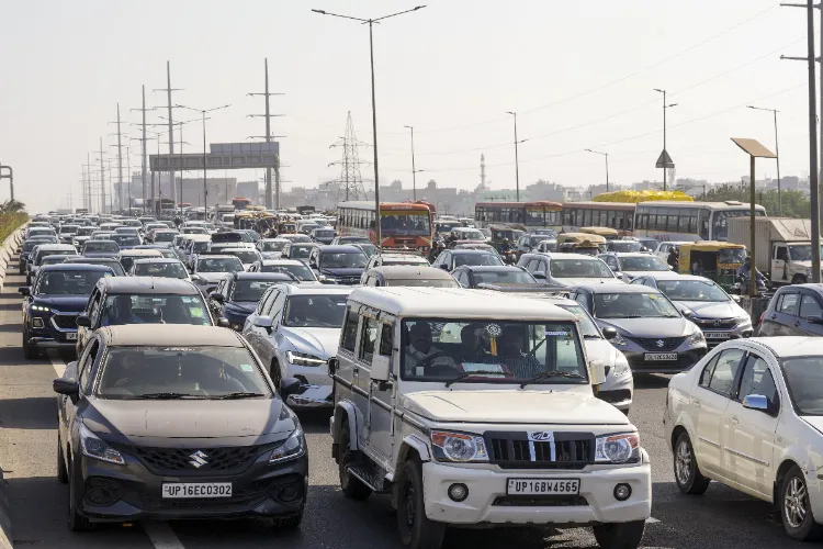 Delhi: Over 20,000 challans issued to polluting vehicles under GRAP-2
