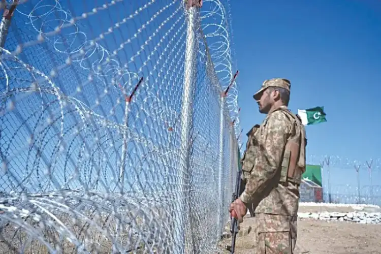 Pak-Afghan forces trade fire as talks resume