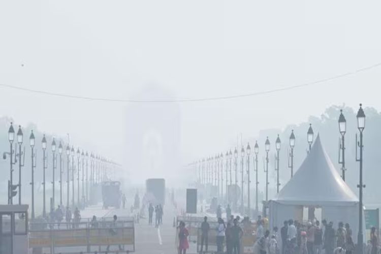 Delhi: Air quality in 'very poor' category.