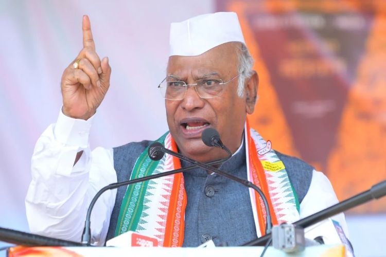 The RSS and BJP have never sung 'Vande Mataram' in their branches and offices: Kharge