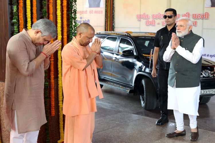 India moving fast on path of development: PM