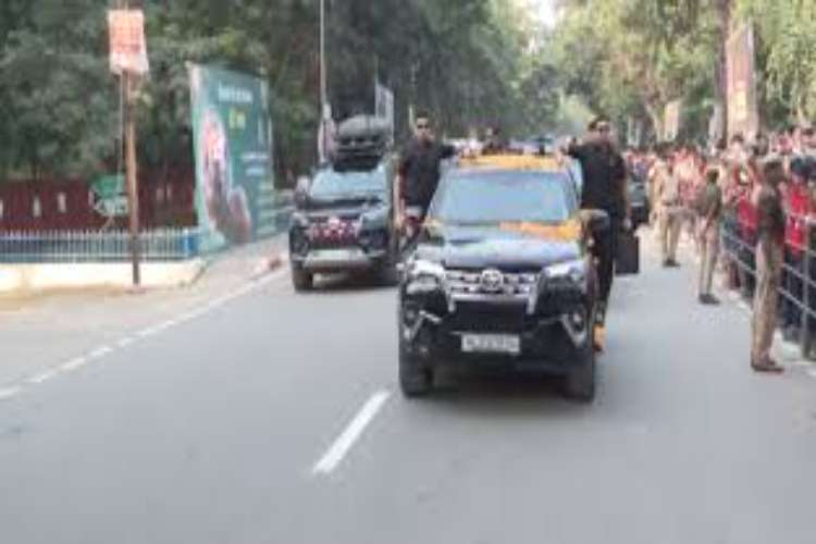 PM Modi holds a roadshow in Varanasi, receives warm welcome from crowd