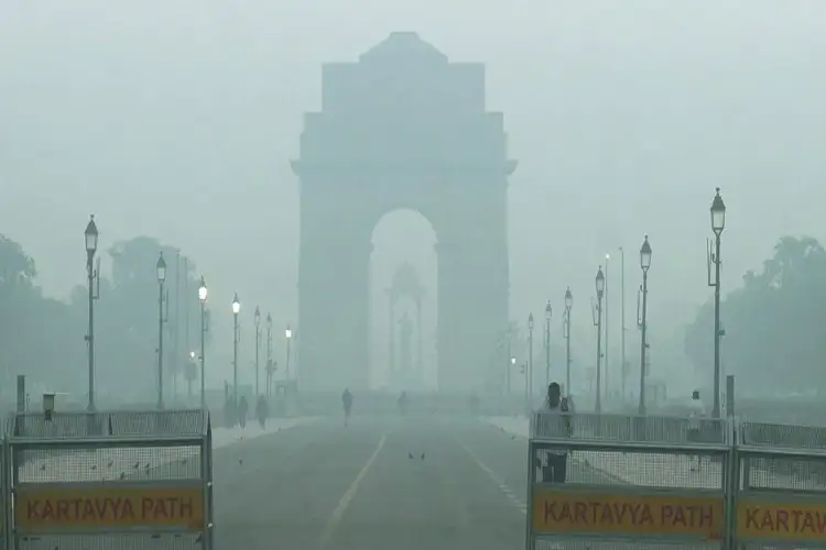 Delhi: AQI recorded 335, morning temperature was 11 degrees Celsius.