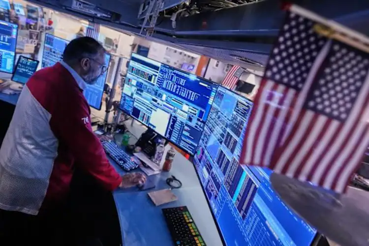 Asian shares advance as tech shares rebound from AI jitters