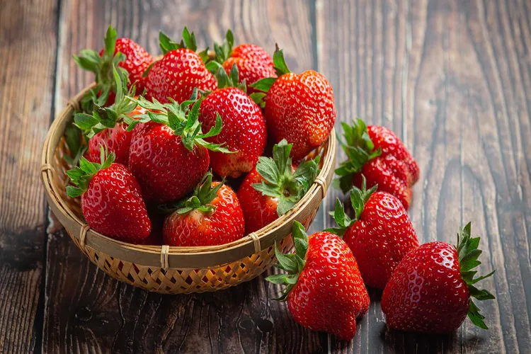 Benefits of eating strawberries in winter