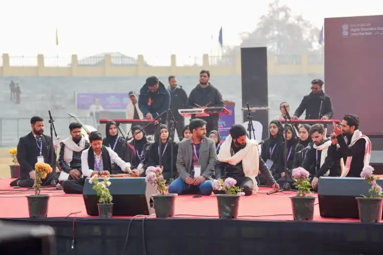 A New Dawn in Kashmir: 20,000 youth join Gurudev Sri Sri Ravi Shankar in pledge for a drug-free future