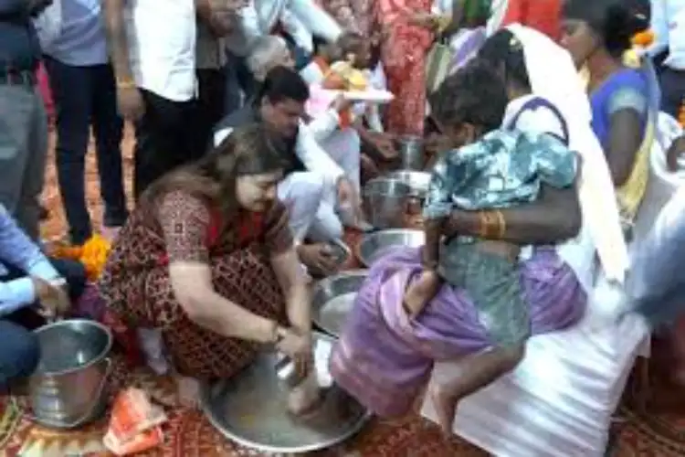 Chhattisgarh: BJP MLA Bhavna Bohra Welcomes 125 Tribals Back to Hinduism in Kabirdham