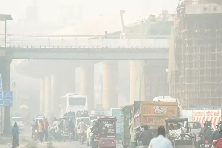 Delhi's air quality 'severe' for second day in a row; minimum temperature dips to 10.4 degrees