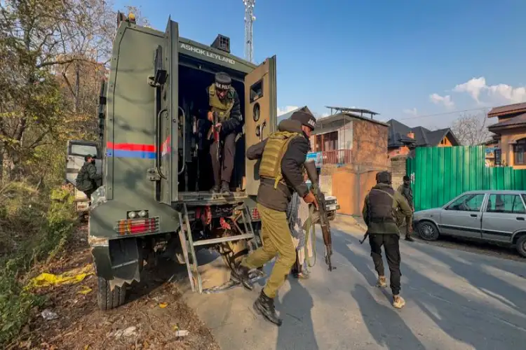 J-K: Anantnag Police carry out raids amid massive crackdown against banned Jamaat-e-Islami