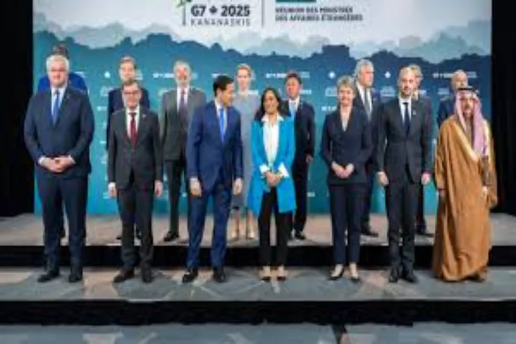 G7 diplomats publicly show solidarity in support of Ukraine