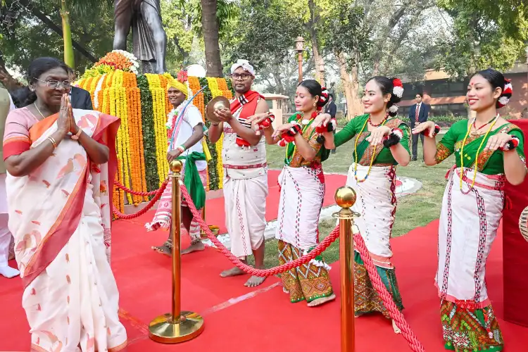 President Droupadi Murmu pays tribute to Birsa Munda on 150th birth anniversary