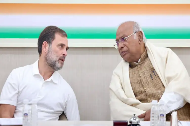 Rahul Gandhi arrives at Mallikarjun Kharge's residence after MGB's dismal Bihar performance