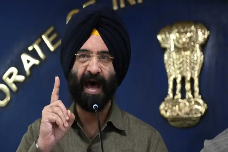 Delhi Environment Minister Manjinder Singh Sirsa reviews sanitation and cleanliness in Vasant Kunj