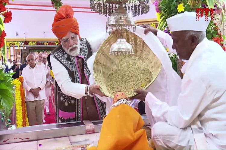PM Modi offers prayers to the tribal deity at Devmogra in Gujarat