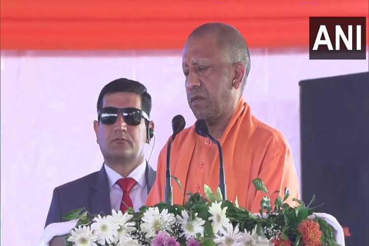 Rajnath Singh and Yogi Adityanath unveiled the statue of warrior Uda Devi Pasi.