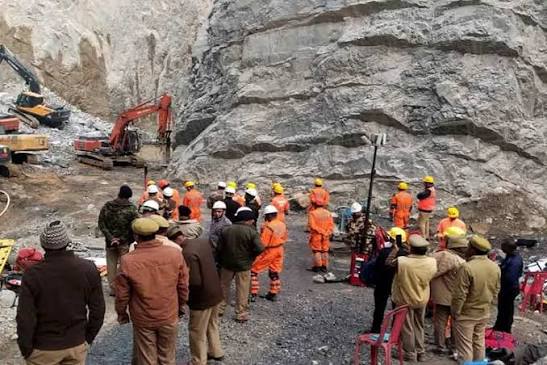 UP: NDRF, SDRF intensify operations after stone mine collapses in Sonbhadra; families wait in anguish
