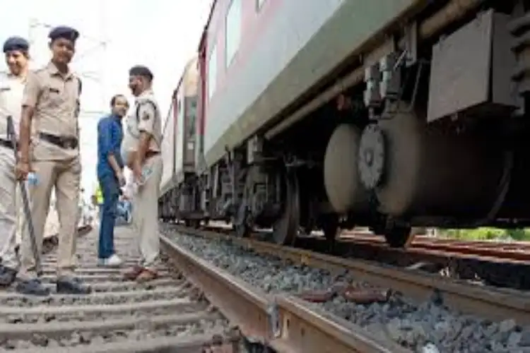 Brisk checking at Howrah, Sealdah stations amid nationwide vigil following Nowgam, Delhi blasts