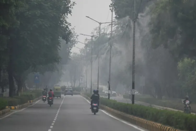 Heavy pollution in Delhi, air quality index 341 in 'very poor' category