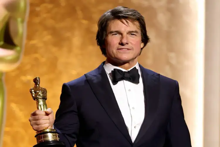 Fans Cannot Hold Their Excitement As Tom Cruise Finally Gets His First Oscar

