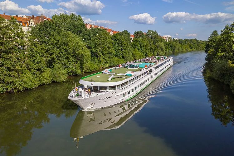 Delhi government signs agreement to start work on Yamuna cruise project