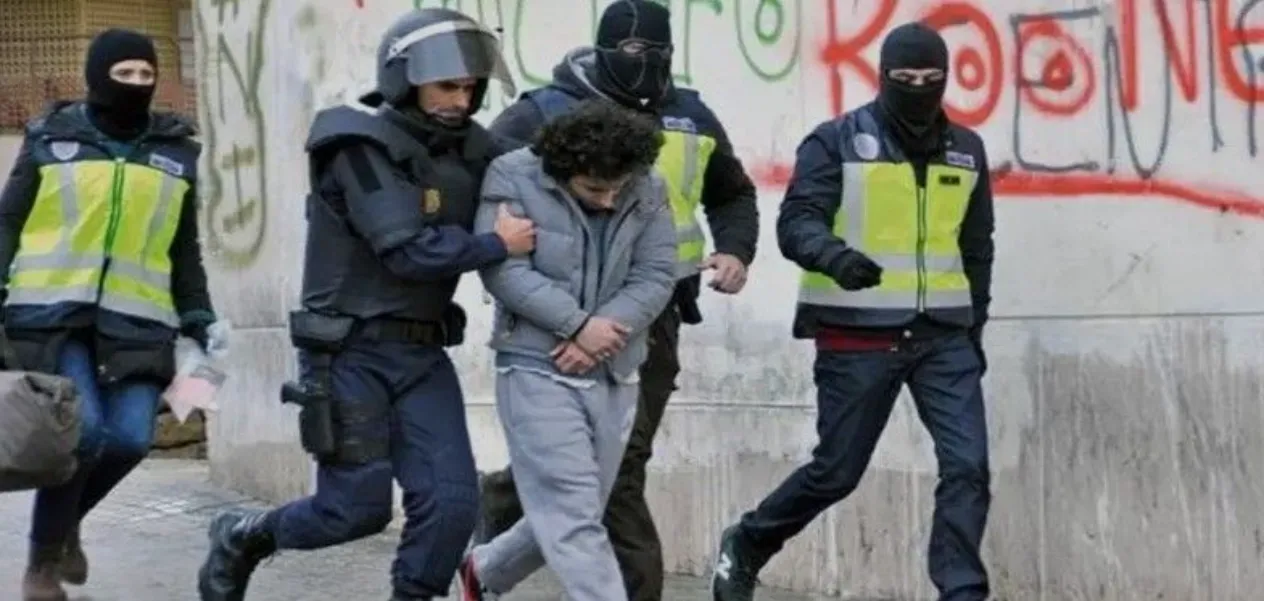 New hotbeds of radicalisation: schools, colleges and social media,symbolic photo