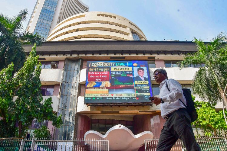 Sensex, Nifty fall in early trade