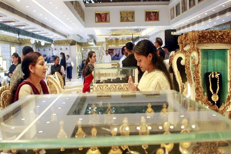 Gold prices fell by Rs 600 in Delhi, silver also slipped.