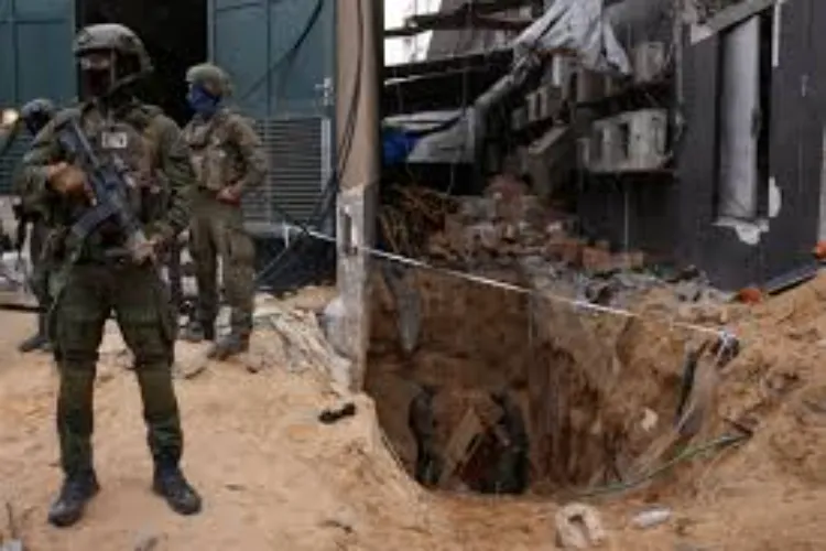 Israeli attack on fighters emerging from tunnels, five killed