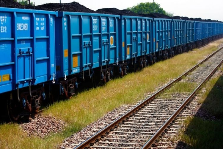Freight traffic crosses 1 billion tonnes, daily loading 4.4 million tonnes