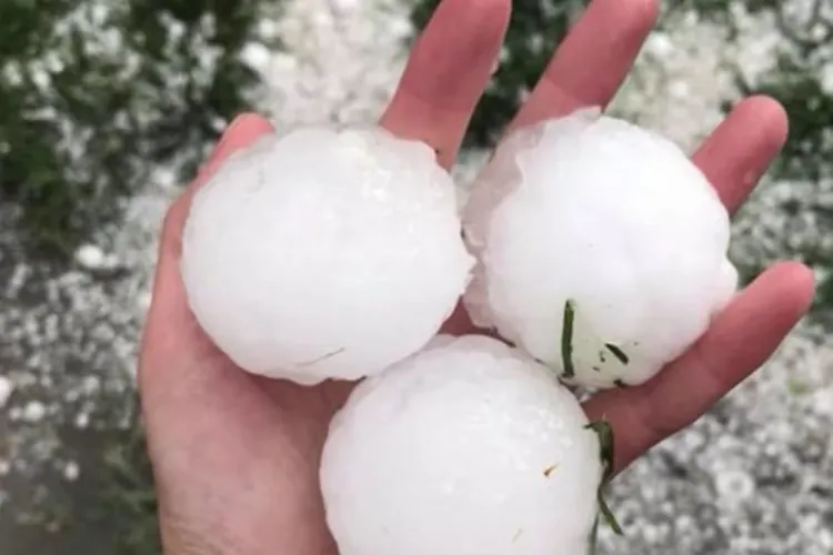 A large chunk of ice 'fell from the sky' in Badaun, workers narrowly escape