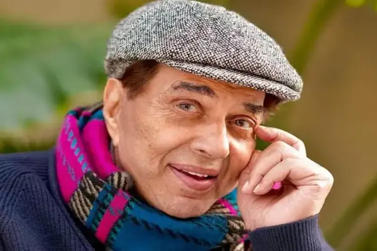 Bollywood's he-man and Dharam Paaji Dharmendra passes away at the age of 89