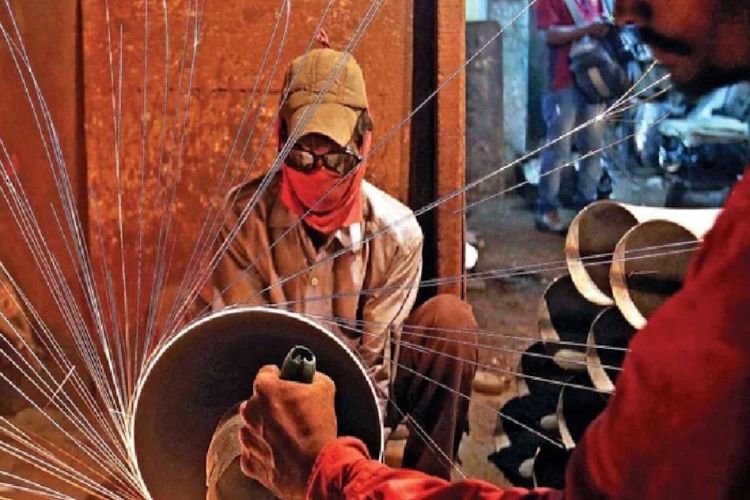 Labour codes will encourage bonded labour, government should immediately withdraw them: Congress