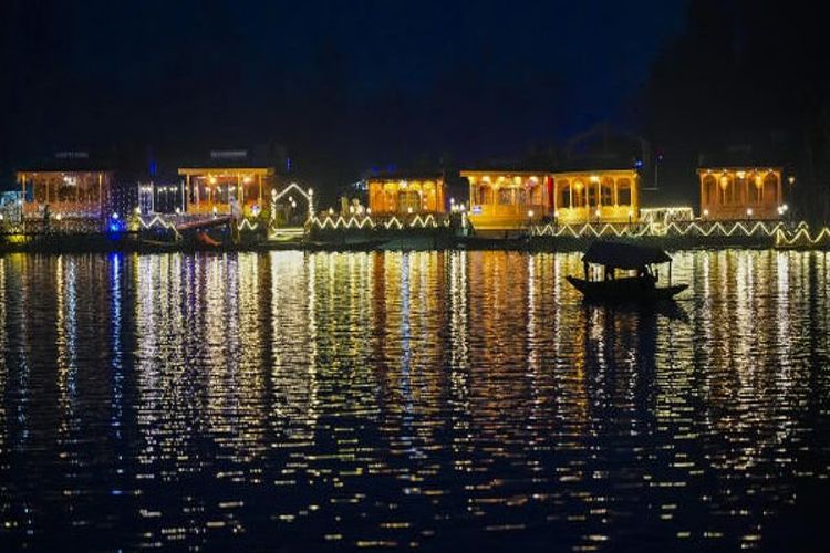 Night temperature improves marginally in Kashmir