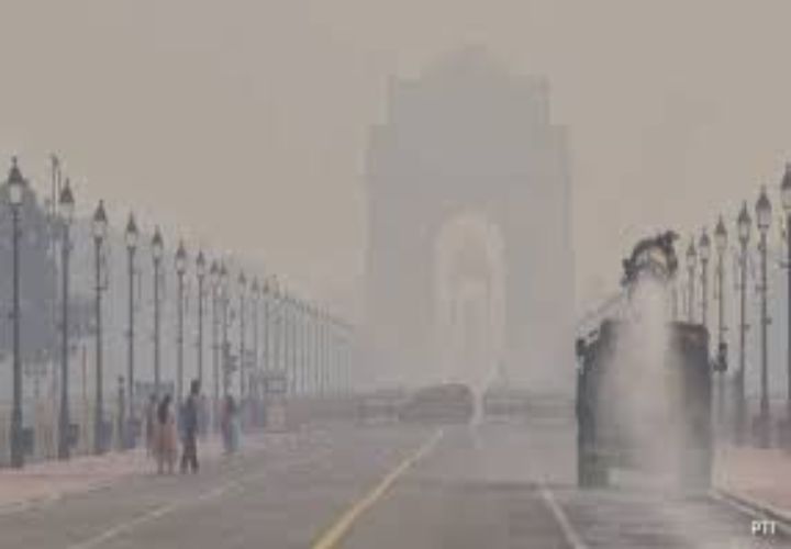 Delhi's air quality improves slightly, AQI moves from 'very poor' to 'poor' category