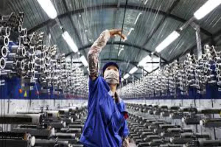 China's manufacturing sector declines for the eighth consecutive month, PMI again below 50