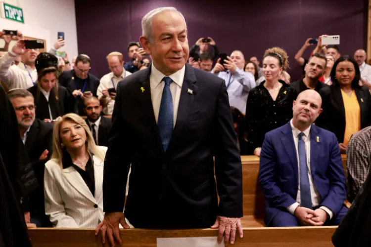 Netanyahu apologizes to the president amid corruption lawsuits, sparking political turmoil in Israel
