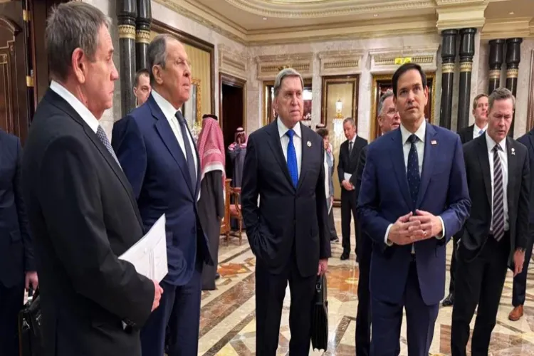 US-Ukraine negotiators hold crucial meeting, with Trump actively mediating to end the Russia-Ukraine war.