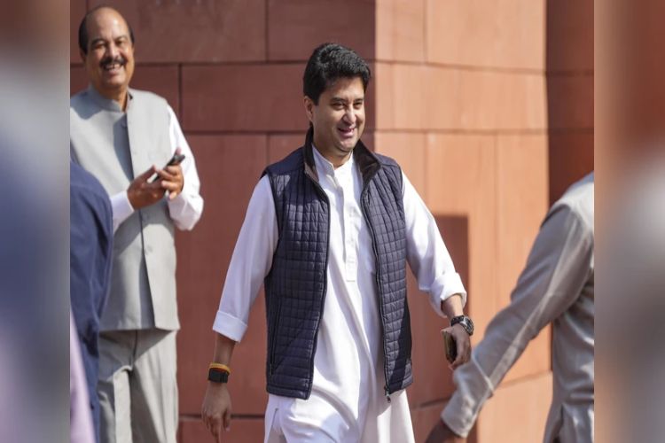 The work of installing 12,000 mobile towers in the country will be completed by next year: Scindia