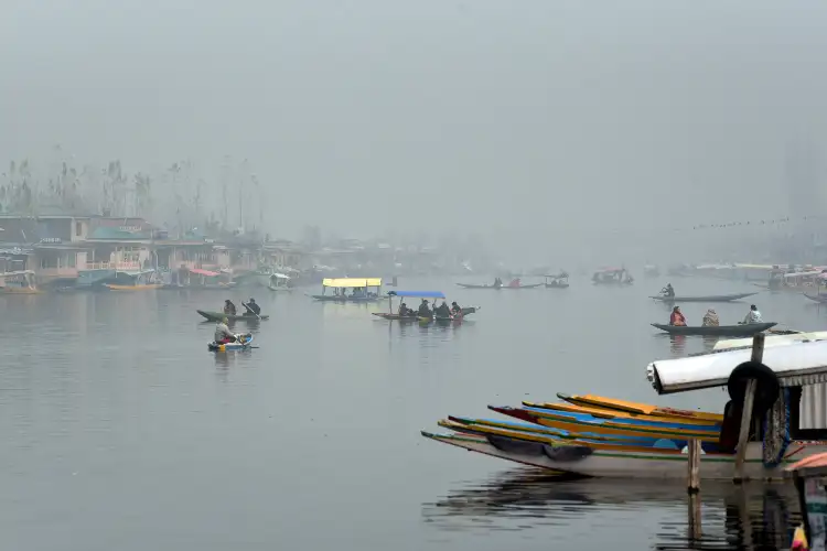 Kashmir valley in grip of cold conditions, Pulwama coldest place