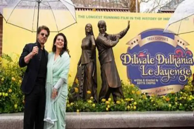 Shah Rukh, Kajol unveil 'DDLJ' bronze statue in London, see pics