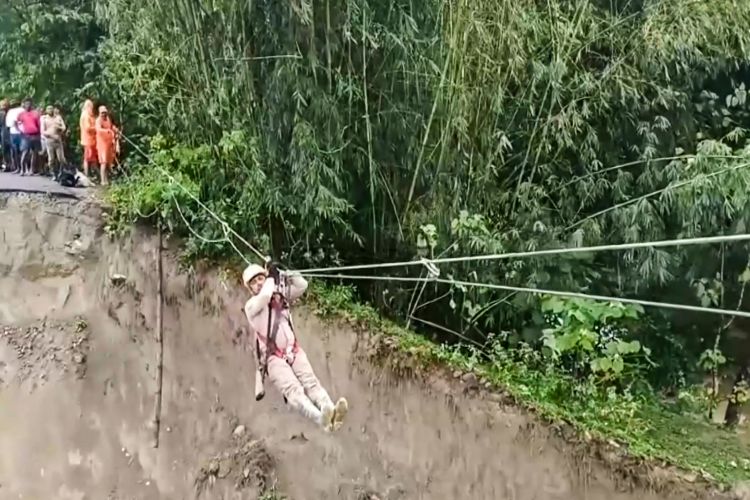 Five policemen stranded on a hill in Tamil Nadu rescued