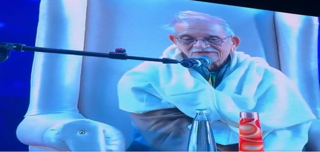 Opening his bundle of memories, Gulzar said, Abbu, I have learnt to swim but the shore is still not there.