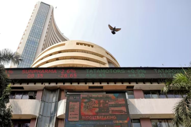 Sensex, Nifty fall in early trade