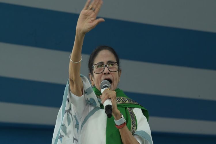 Mamata blames Centre for flight disruptions