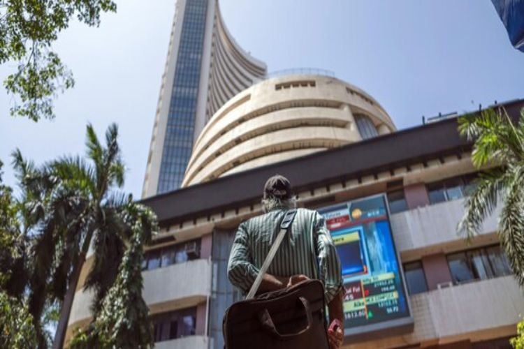 Stock market falls for second consecutive day, Sensex falls 436 points due to profit booking