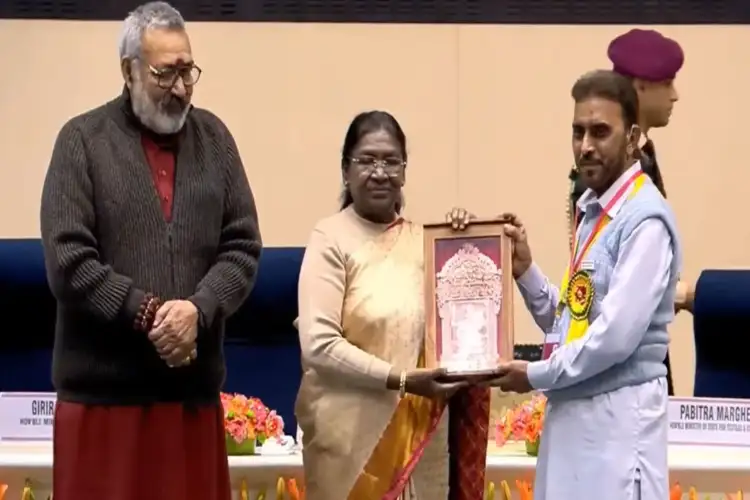 Mohammad Dilshad from Saharanpur receives the 'Shilp Guru Award-2024' from the President, giving national recognition to Uttar Pradesh's handicraft tradition