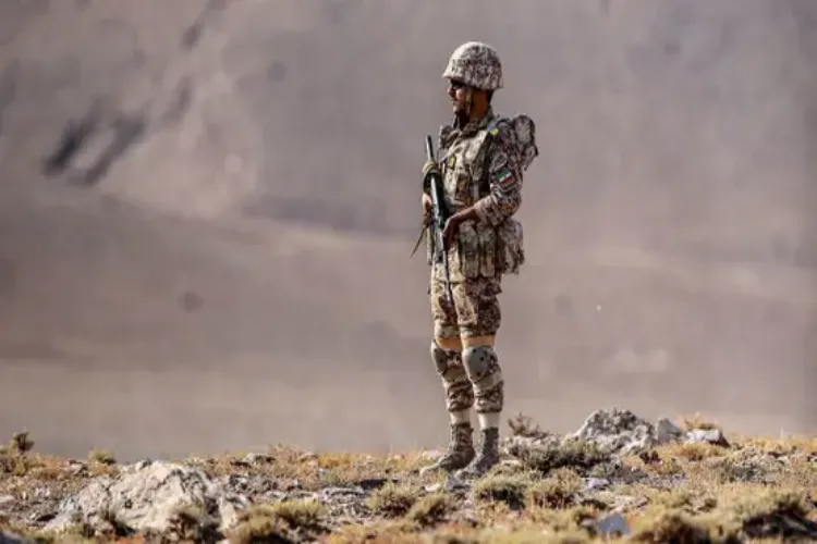 Gunmen attack in southeastern Iran, three members of the Revolutionary Guard killed.