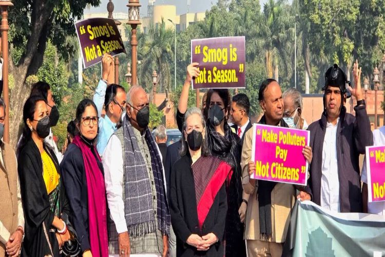 The government should stop making excuses for Delhi's pollution and take concrete steps: Manickam Tagore